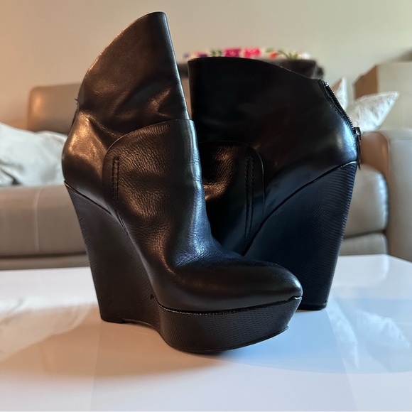 Guess by Marciano Bootie - Picture 3 of 11